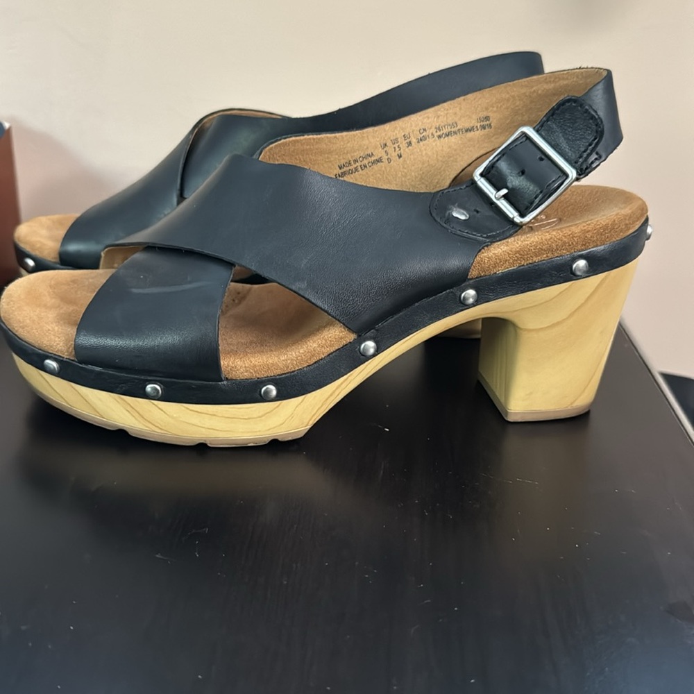 Clark’s artisan 7.5 black leather Ledella Club chunky heal sandals with buckel - Picture 2 of 8